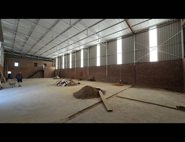 520M² WAREHOUSE TO LET IN SEBENZA